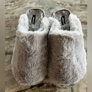 DKNY Gray Fuzzy Faux Fur Slippers Closed Toe Hard Sole Size 6